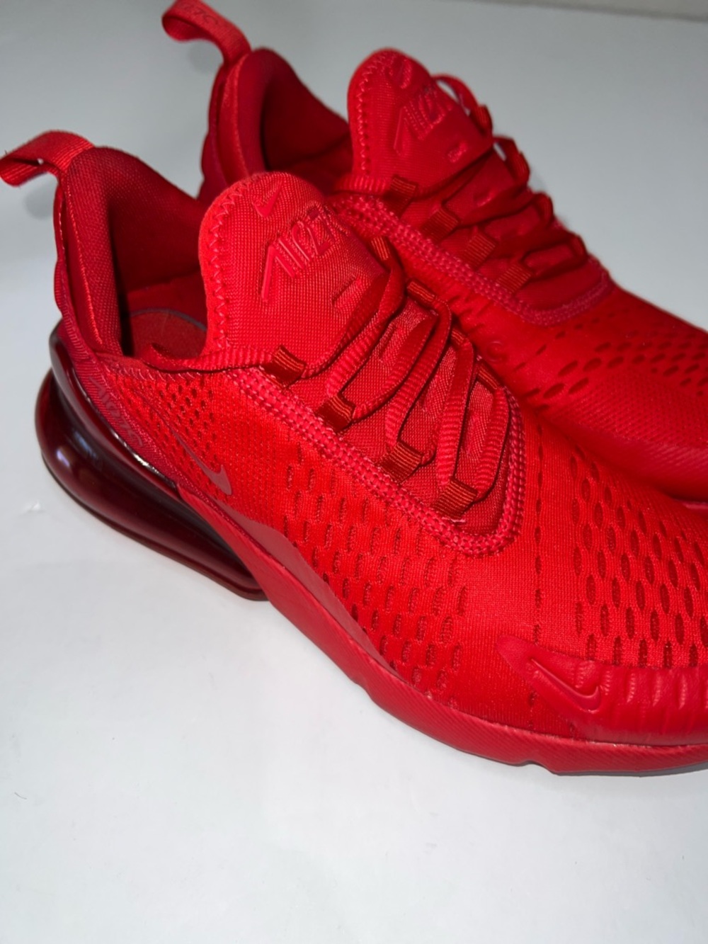 Nike Men’s Air Max 270 Triple Red Sneakers 8.5 - Picture 3 of 11